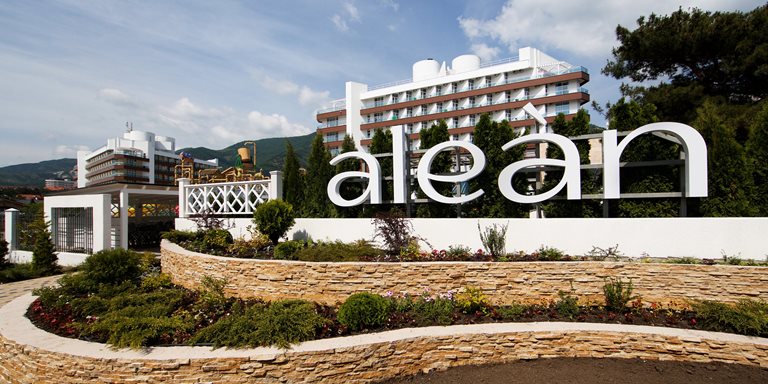 Отель Геленджика. Alean Family Resort & Spa Biarritz.