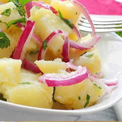 Салат из молодого картофеля с луком