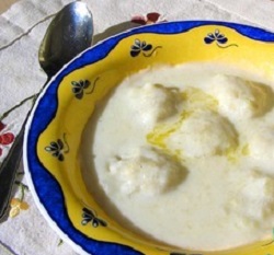 Суп молочный с клецками из сырого картофеля