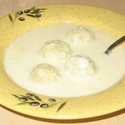 Молочный суп с клецками из ячменной муки