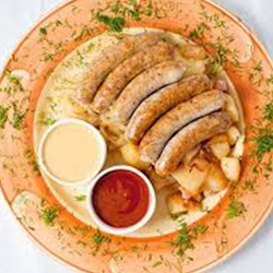 Тушеные мюнхенские колбаски с картофелем в немецком стиле