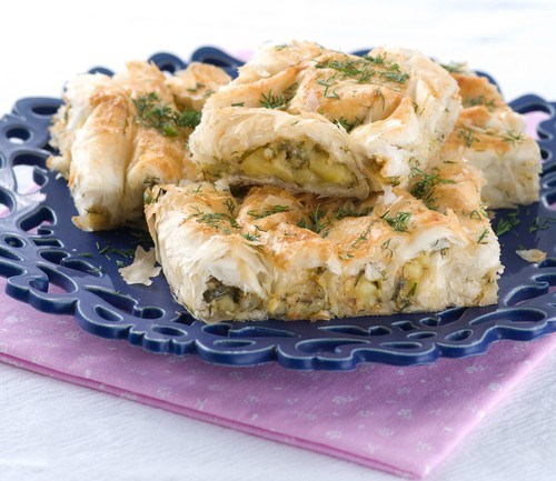 Греческий пирог с цукини, фетой и зеленью (Kolokithopita)