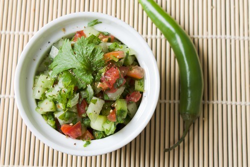 Салат из авокадо и огурца по‑индийски