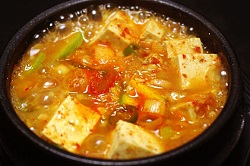 твенджан-чигэ - суп с густой пастой из забродившей сои