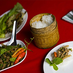 Khao niao (кхао ньяу) — клейкий рис