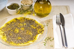 Ливанской мануш или ливанская пицца с тимьяном и семенами кунжута (Lebanese Manouche Zaatar)
