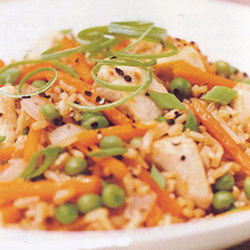 Жареный цыпленок с рисом и овощами