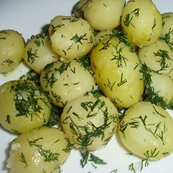 Картофель молодой отварной с чесноком