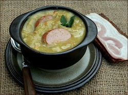 Эртен суп — густая наваристая похлебка из дробленого гороха