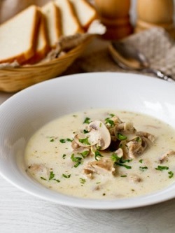Сливочный суп из рыбы с грибами и кольраби