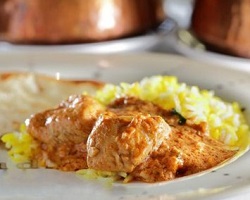 мур ханди — курица, тушенная со специями, томатами и сливками