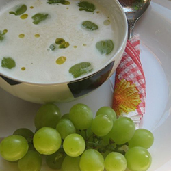 Миндальный суп с виноградом