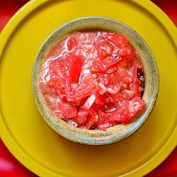  Арабский салат-суп из розовых помидоров