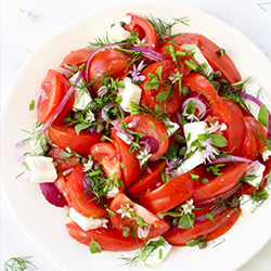 Салат из помидоров и лука по-венгерски