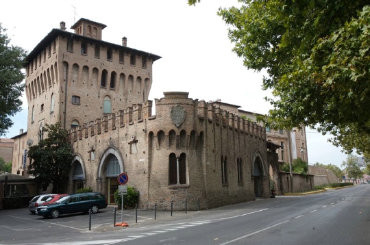 Замок Кастелло Мирандола