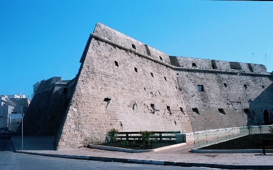 Замок Мола ди Бари